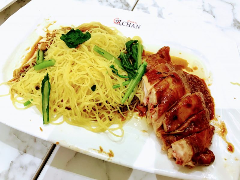 世界初！　ミシュランで星を獲得の屋台グルメ、香港油鶏飯麺の「チキンヌードル」