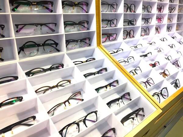 【お値段2000円＆1時間で受け取れる】クアラルンプールで作るメガネは安くて早い！