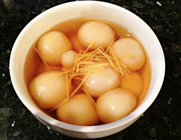 ベトナムのおもち料理、バインザイと白玉入りチェーを食べてみた。