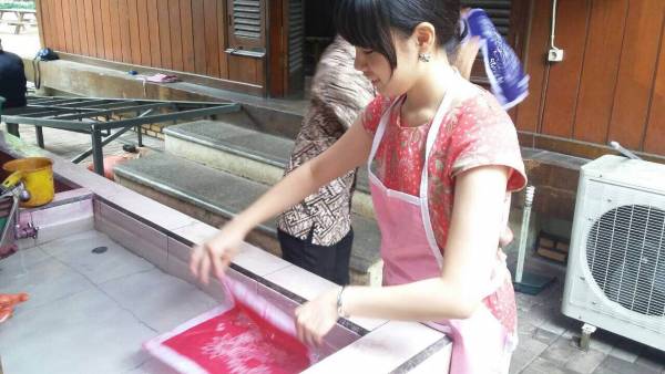 インドネシアの伝統工芸品「バティック」染め体験をしてきました！