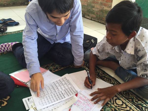 インドネシアの学校で、子供たちと日本語を勉強をしてきました！