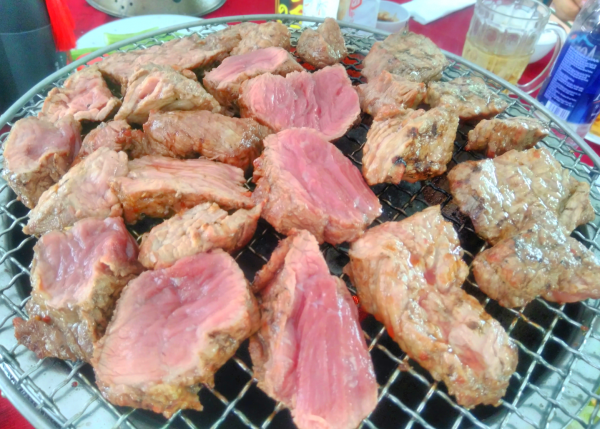 肉塊パラダイス！　美味しくお安いベトナム式焼肉を1kg食べる【クチ】