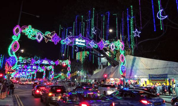 イスラム教のラマダーンはお祭り！？「ハリラヤ・プアサ」はまるでお正月