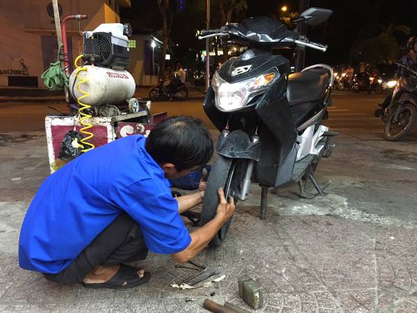 パンクした・・・！　ホーチミンでバイクがパンクした場合どうする？