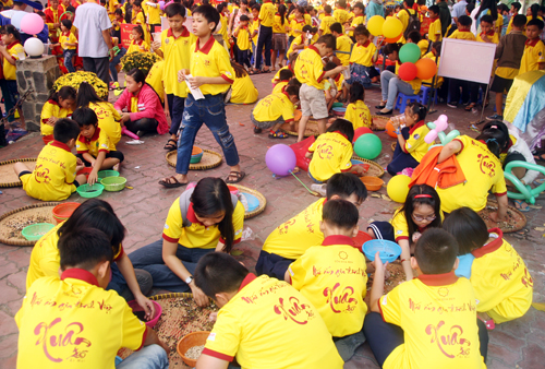 皆でベトナムの新年を祝うためのボランティア活動