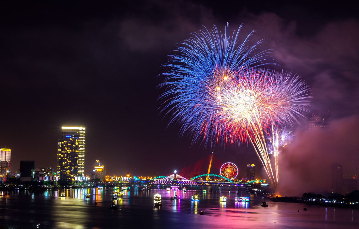 【2025年最新】テト(旧正月)の花火スポットをエリア別に紹介！