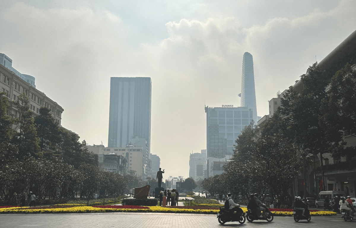 モヤがかかったホーチミン中心部