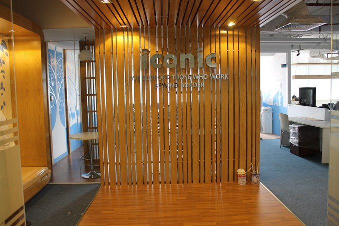 ICONIC本社正面玄関スペース