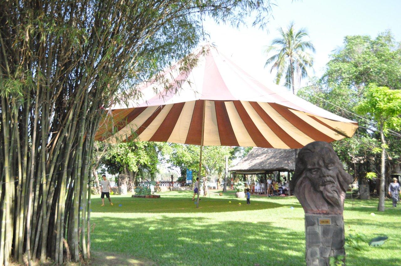 緑に覆われた広場