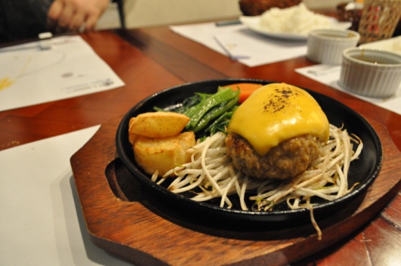 ぎゅう丸　チーズハンバーグ