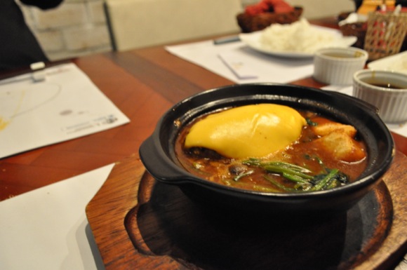 ぎゅう丸　チーズ煮込みハンバーグ