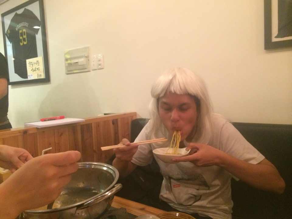 味噌と絡んだ麺をすする！