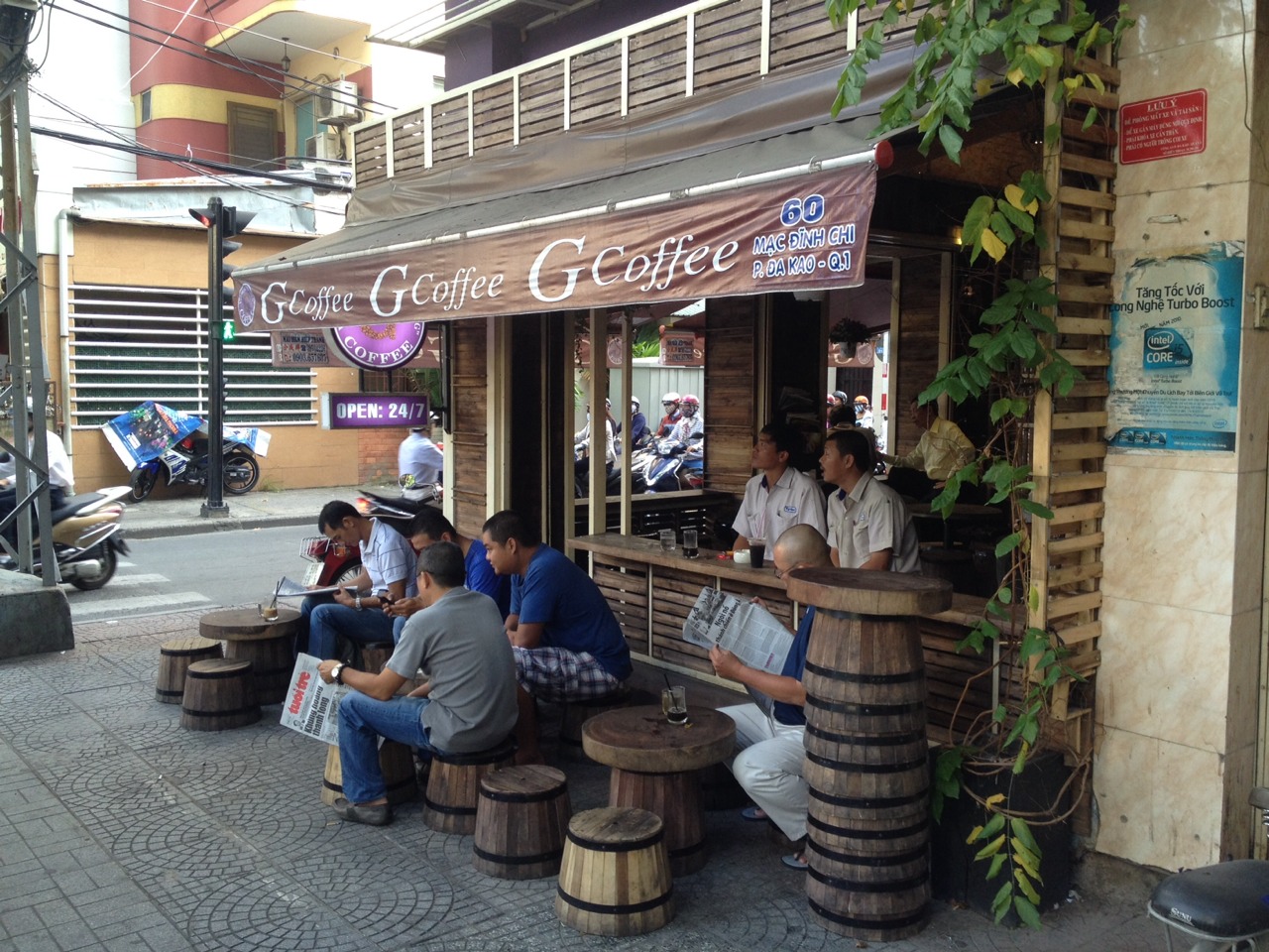 朝のベトナムのカフェ