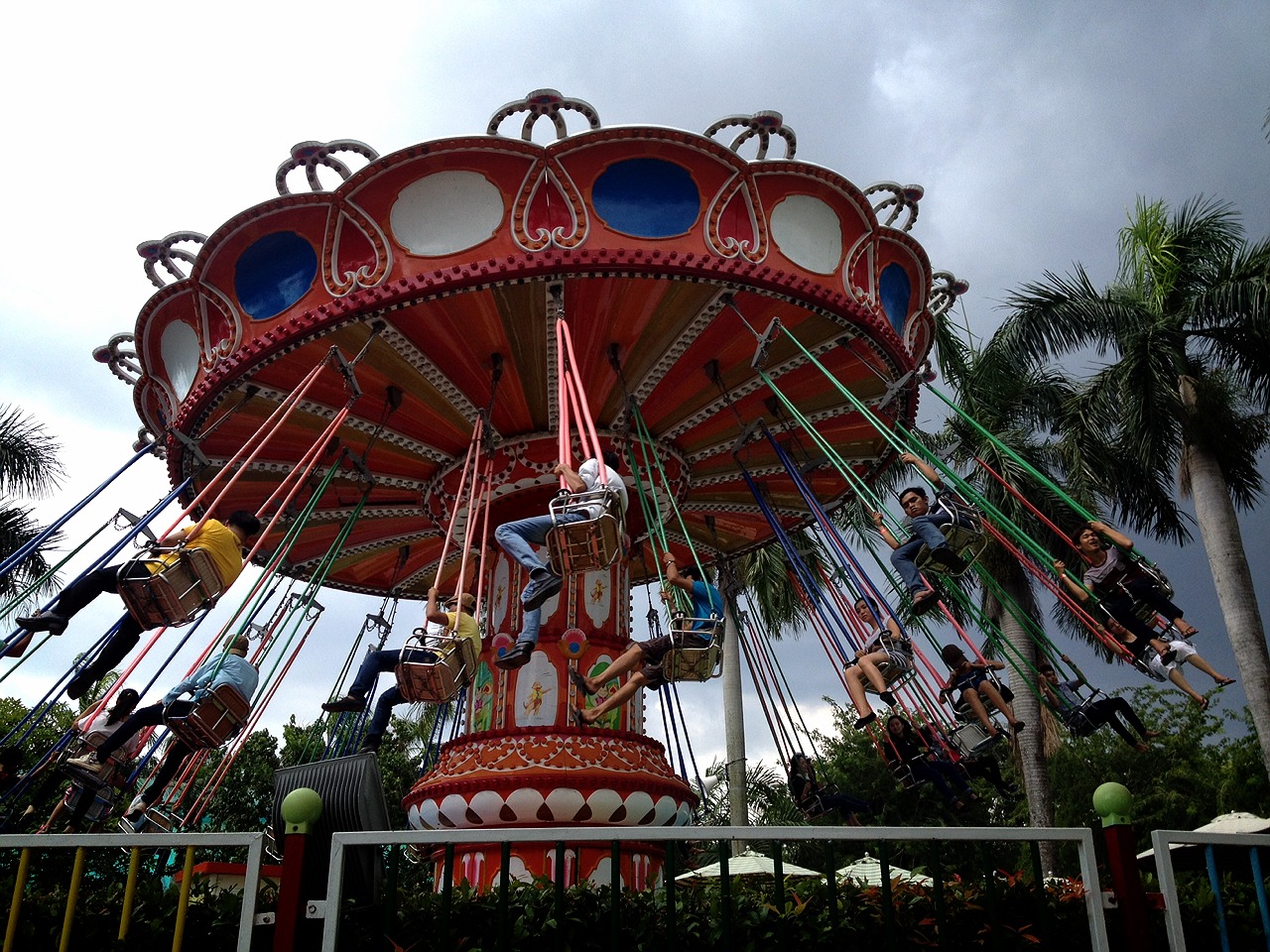 大人にも子供にも人気空中ブランコ