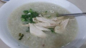 ベトナムのローカルフード（おかゆ）