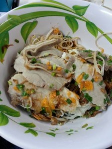 ベトナムのローカルフード（麺料理）