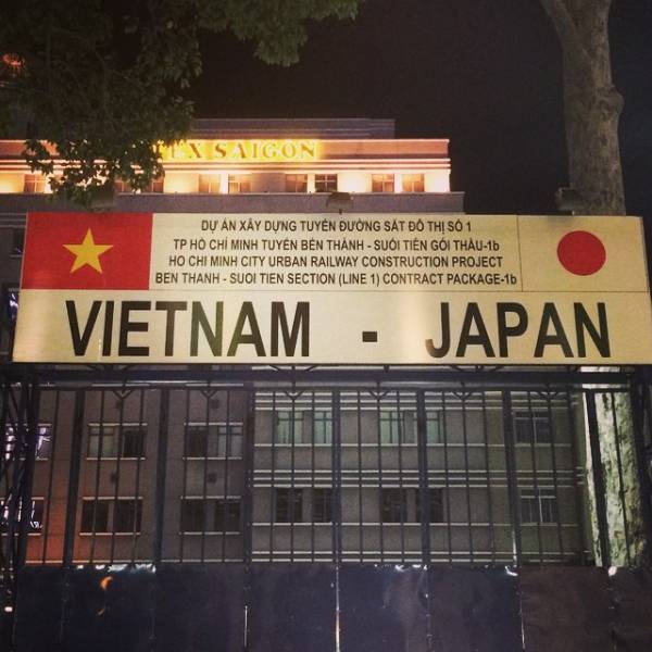 日本の建設会社が工事を受注しているという看板