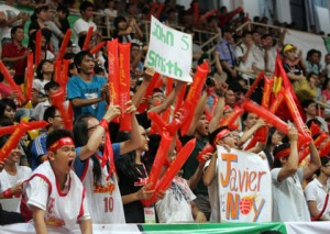 熱狂するバスケットボール サポーター