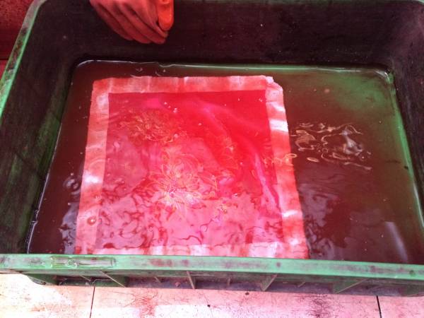 batik作り(染める・溶かす・洗う)