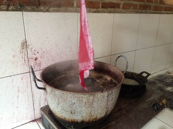 batik作り(染める・溶かす・洗う)