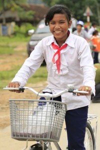 １０００個の自転車が地方で生活に困っている子供達に寄付