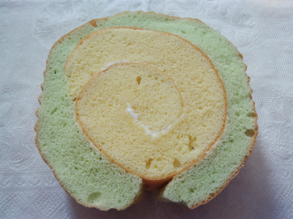 安い枠のロールケーキ