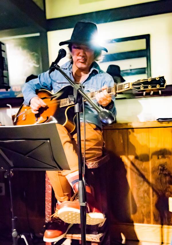 ホーチミンの誇る技巧系ギタリストNAOKI