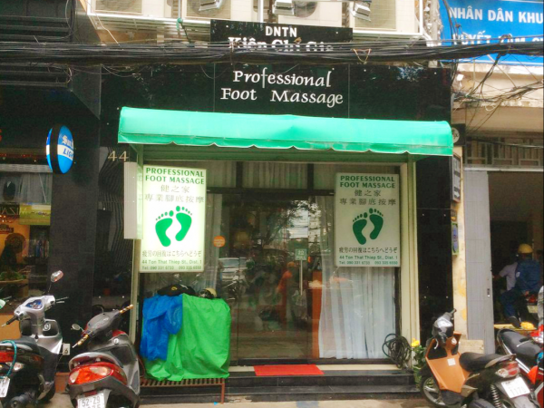 フットマッサージ専門店「健之家」の店頭