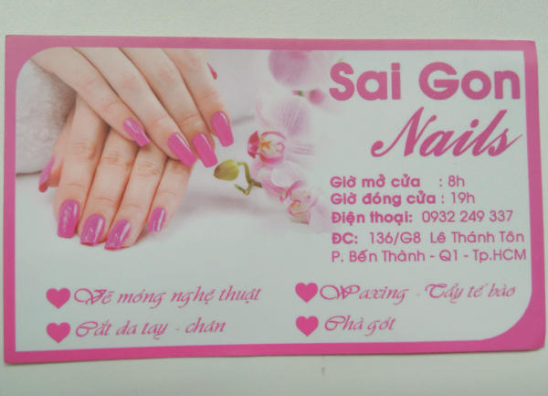 ローカルのネイルサロンの看板