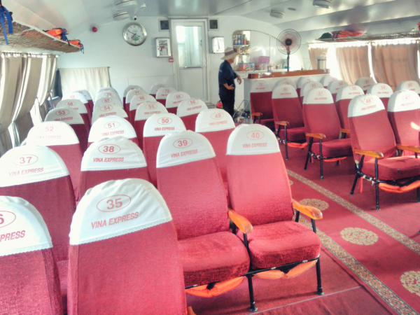 フェリーの内部①