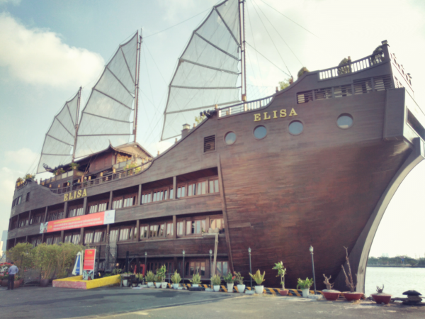 船上レストランELISAの外観