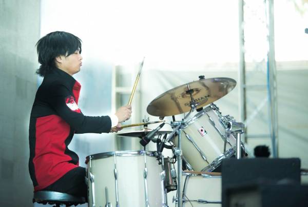 Drums / Noriさんがライブ会場で演奏している