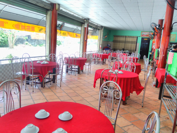 冷房効き綺麗で清潔感のあるレストラン「Hong Đao」