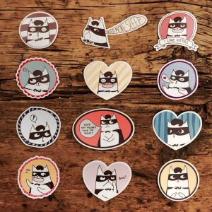 「THE TIRAMISU HERO（ティラミスヒーロー）」のマスコットキャラクター　アントニオのステッカー