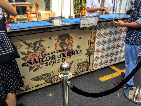 クラブミュージックを流すDJブース