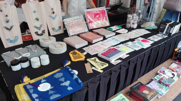 アクセサリー等の露天商