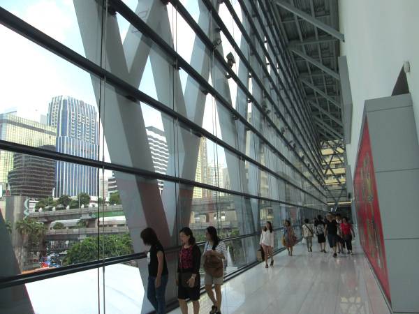 バンコクで最も有名な巨大モール、セントラルワールド・プラザ（Central World Plaza）の内装ver1