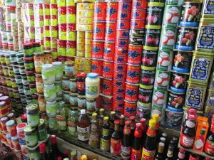 陳列された調味料類