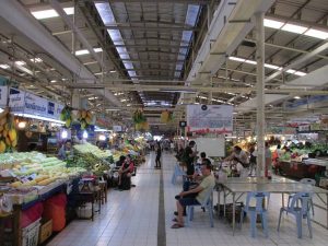 オートーコー市場（Or Tor Kor Market）店内の様子