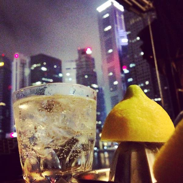 シンガポールの夜景とお酒