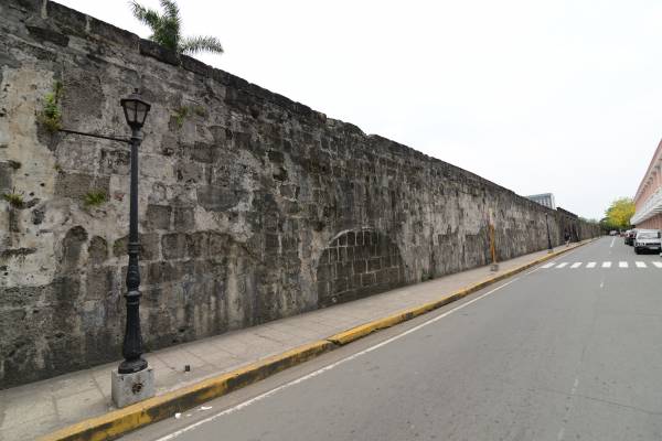 城壁都市のイントラムロス（Intramuros）の城壁