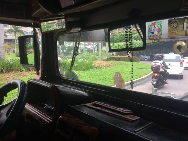 ツアー中にジプニーの助手席から撮った写真