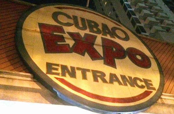 クバオエキスポ(Cubao Expo)の入り口看板