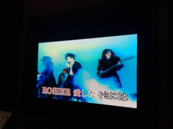 カラオケ中ののモニター