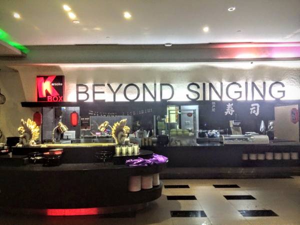 毎日18時から22時の間はディナーブッフェが開かれる場所