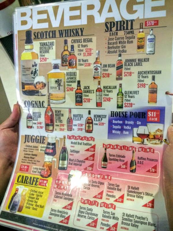 アルコール類がかかれたメニュー
