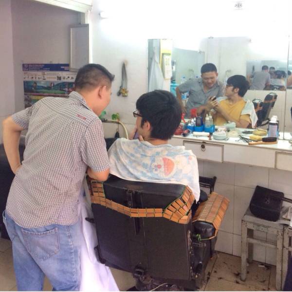 おじさんと話すタマリンド金子