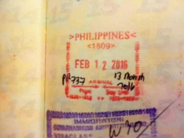 空港のイミグレーションで押されたスタンプ