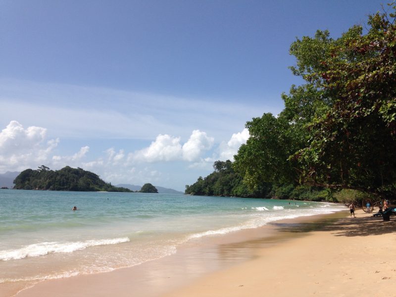 マレーシアの透き通ったビーチ