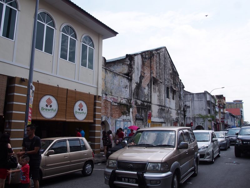 車が多いマレーシアの道路